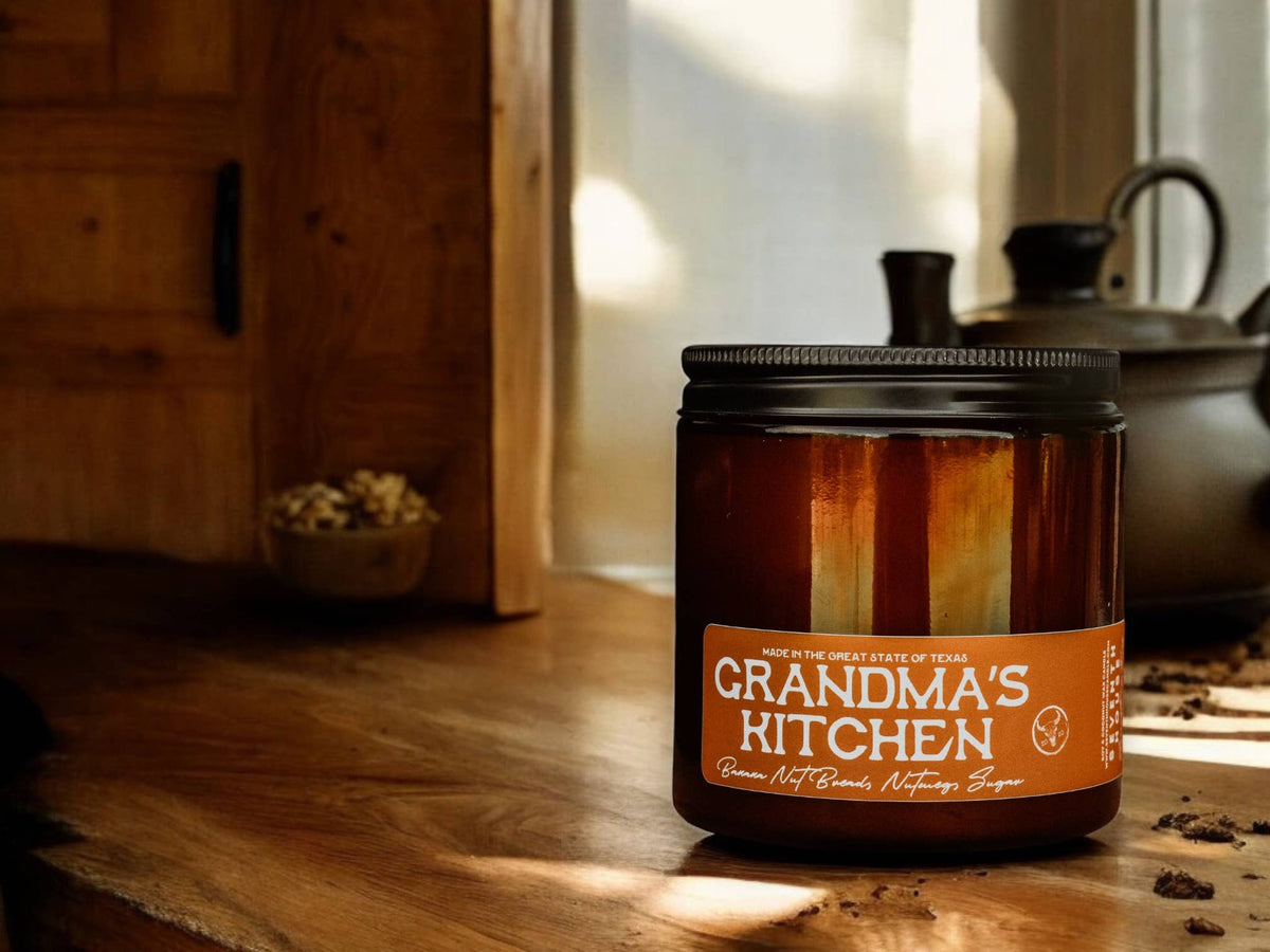 Grandma&#39;s Kitchen - Banana Nut Bread Candle