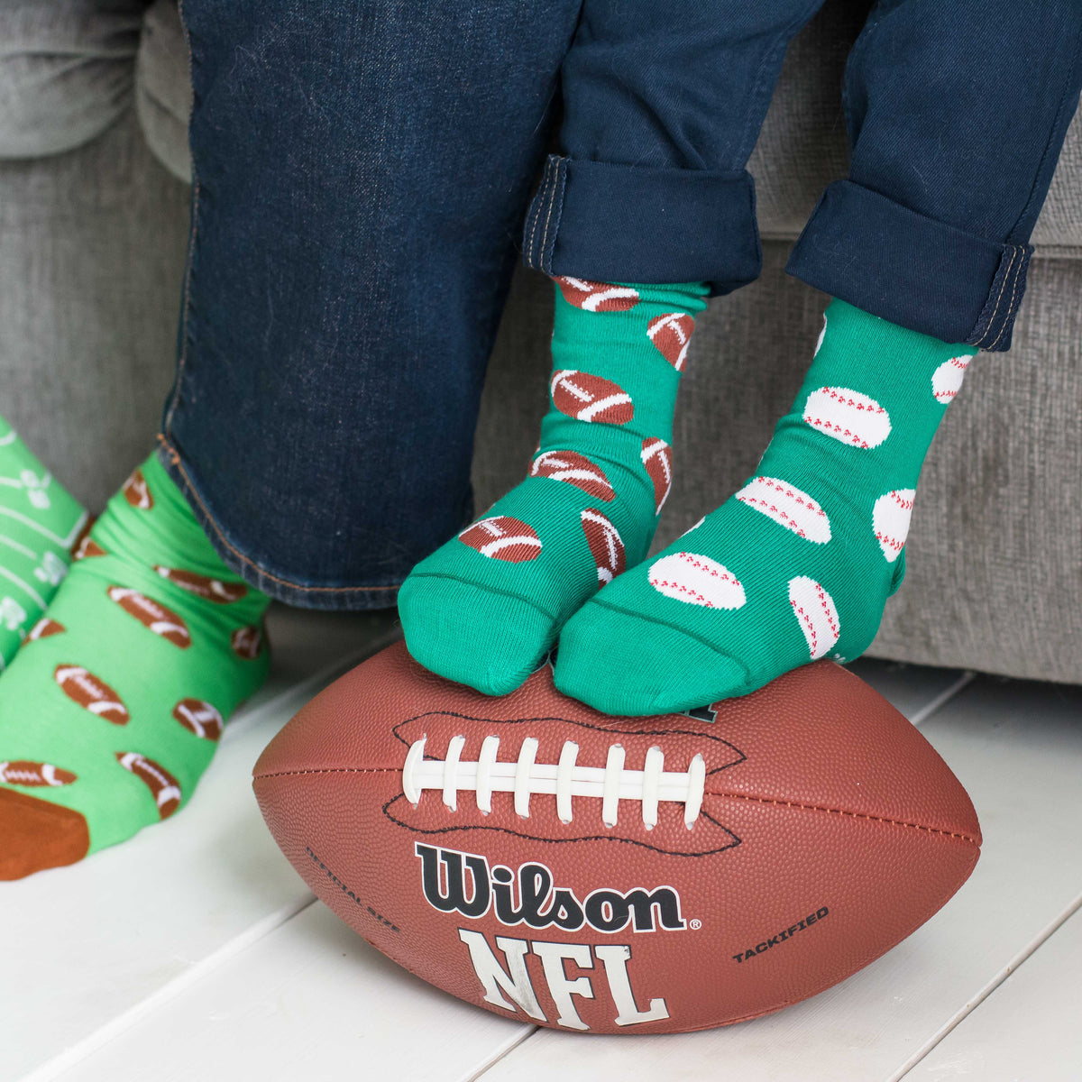 Football Mismatched Men&#39;s Socks