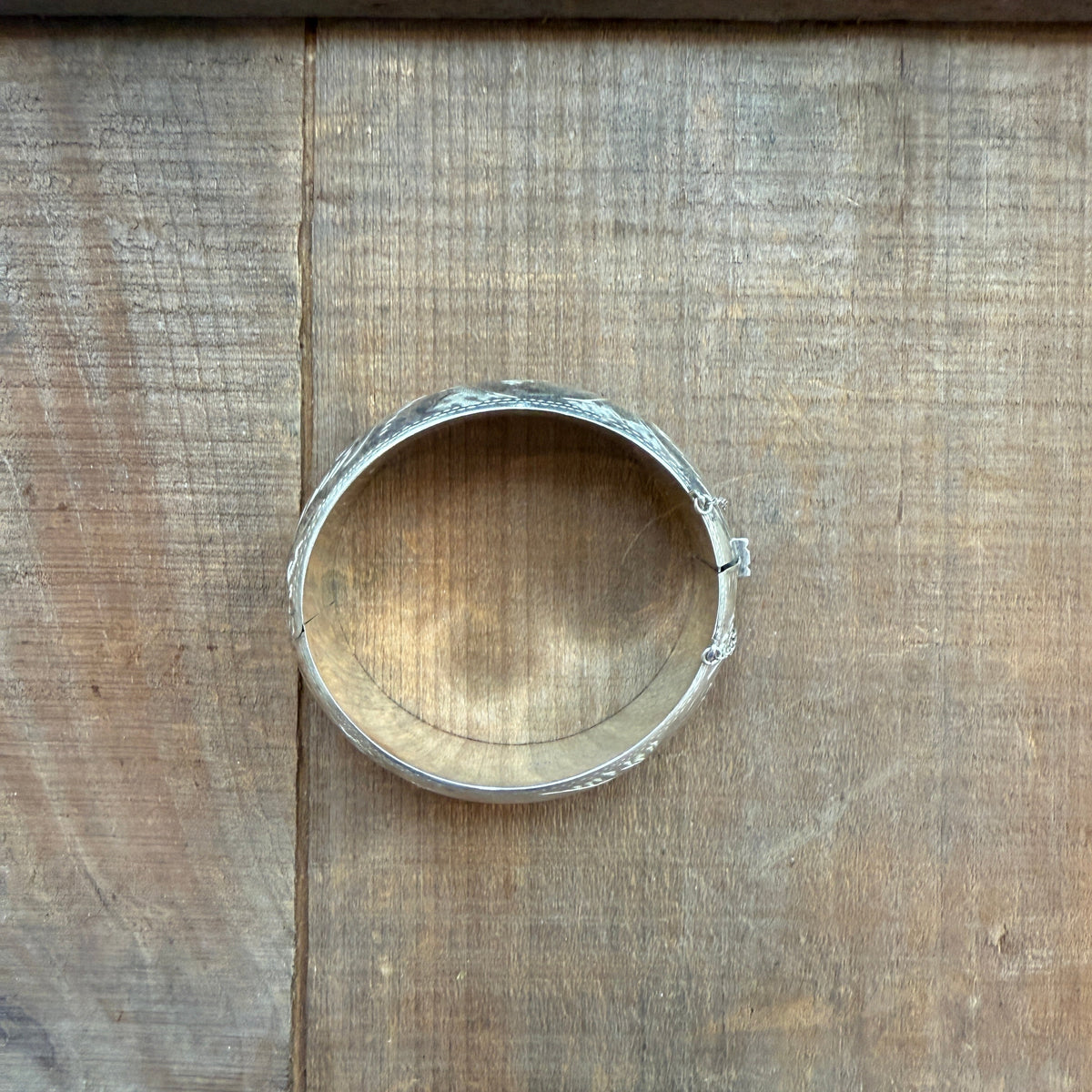 Vintage Sterling Silver Etched 1&quot; WIDE Hinged Bangle Bracelet