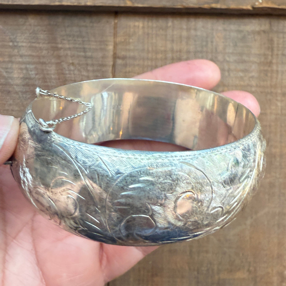 Vintage Sterling Silver Etched 1&quot; WIDE Hinged Bangle Bracelet