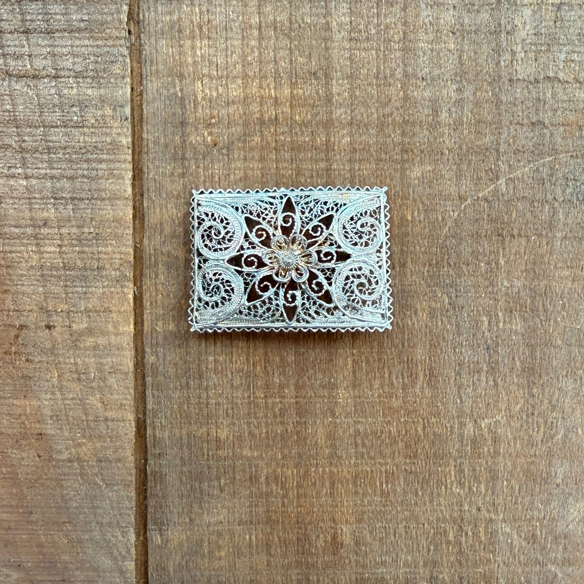 Vintage Silver Filigree Brooch with Exquisite Metal Details