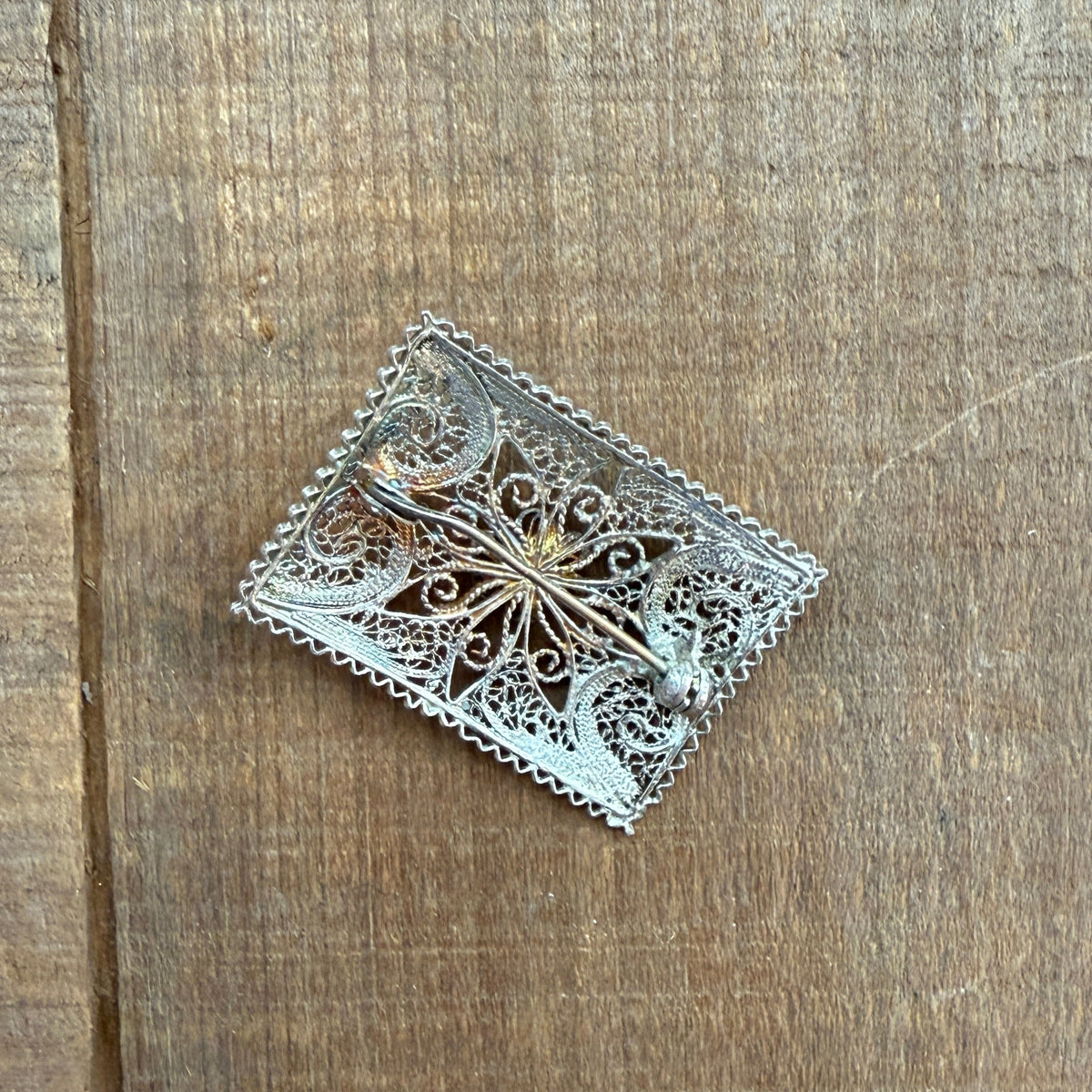 Vintage Silver Filigree Brooch with Exquisite Metal Details