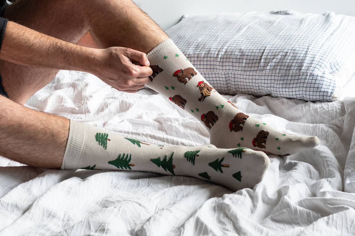 Men&#39;s Bear in Hat and Trees Socks